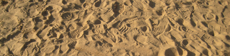 Pēdas smiltīs